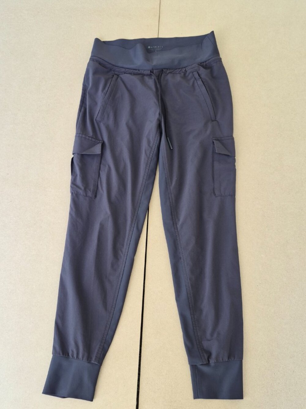 Athleta Sutton Cargo Jogger Pants Women's Size 2 Gray Travel Hiking Utility